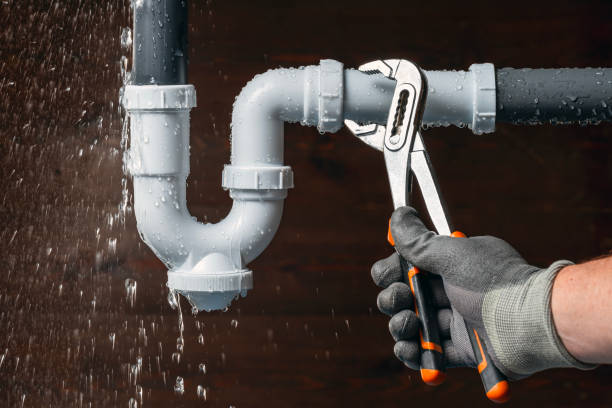 Professional Emergency Plumber technician working in Spring Grove, VA